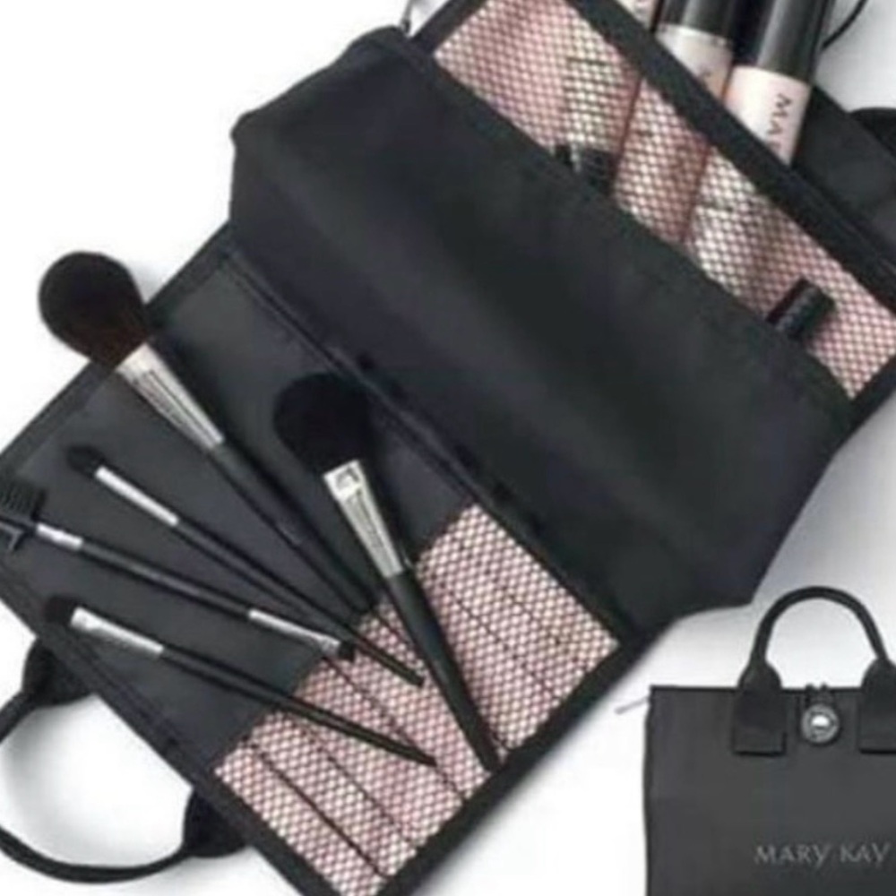 Mary Kay brush set & bag New
